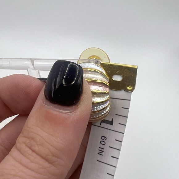 Vintage Pastel and Gold Tone Earrings - Picture 7 of 9